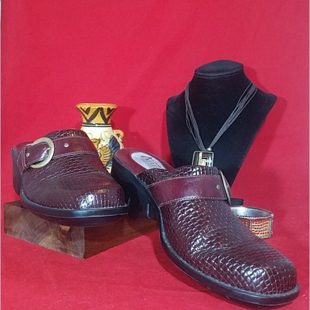 Clarks Artisan Collection Mules